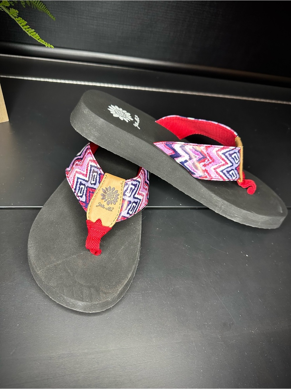 Yellow Box Electra Red Flip Flop Sandals size 8.5 - Picture 6 of 7